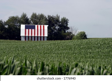 This Iowa Corn Farmer Painted His Entire Barn With A Flag Motif.