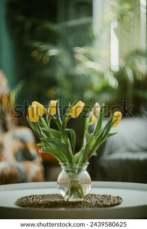 this is a oic of flowers