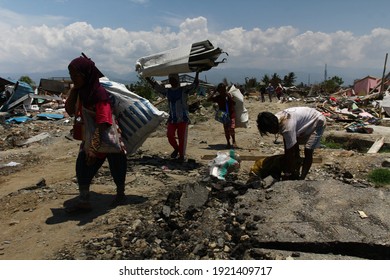 158 Palu likuifaksi Images, Stock Photos & Vectors | Shutterstock