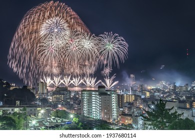 This Is The Photography Of Atami Fireworks Festival.

How About Using This Image To The Background Of A Calendar, A Poster And Travel Pamphlet.