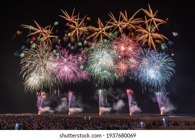 This Is The Photography Of Gion Kashiwazaki Fireworks Of The Sea.

How About Using This Image To The Background Of A Calendar, A Poster And Travel Pamphlet.