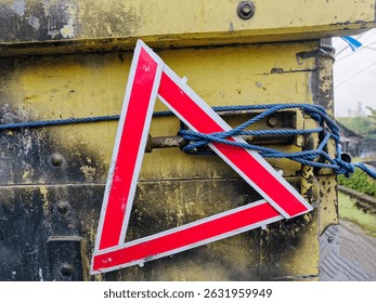 This red triangular sign is usually brought by driver four-wheeled vehicles, if the vehicle breaks down, this sign is installed several meters behind the vehicle to warn the driver be carefull
