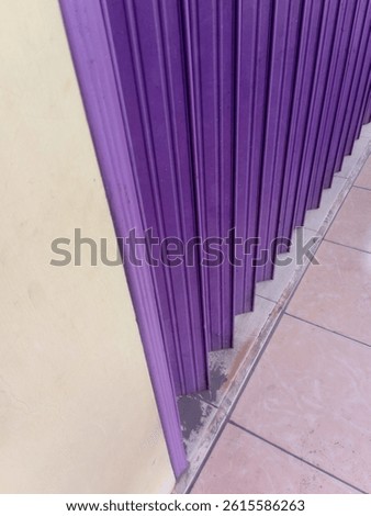 This rolling door has a unique color so it is good as a background image