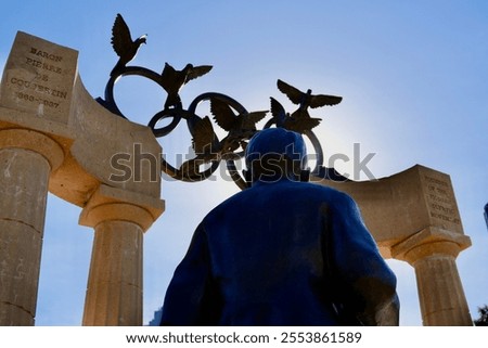 This statue, located in Atlanta’s Centennial Olympic Park, honors Baron Pierre de Coubertin, the founder of the modern Olympic movement. Standing against the backdrop of the iconic Olympic rings.