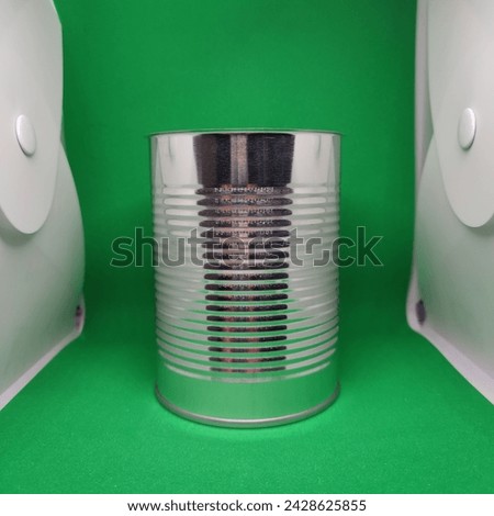 This is a tin can that is commonly used in the food industry as a type of packaging. This photo of the can was taken from the side using a mini studio, thus obtaining a bright and high resolution
