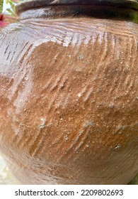 This Unique Jar Is Used To Store Water, Food, And Old Things. And Previously, The Malays Put This Jar At The Foot Of The Front Steps To Store Water To Wash Their Feet Before Going Up To The House