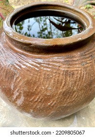 This Unique Jar Is Used To Store Water, Food, And Old Things. And Previously, The Malays Put This Jar At The Foot Of The Front Steps To Store Water To Wash Their Feet Before Going Up To The House.