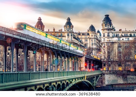 This urban view in Paris at Bir-Hakeim means a top view in Paris.
