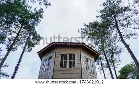 This wooden house is located in Gunung Banyak, Batu City. This house is only for photo spots. But in the same location there were several wooden houses that were rented