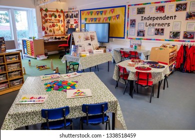 THORNTON, BUCKINGHAMSHIRE, UK - FEBRUARY 2, 2019: Empty Elementary School Classroom In The UK With Desks, Chairs And Activities Prepared For Children.
