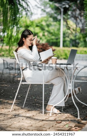 Similar – Junge Frau arbeitet im Freien mit Laptop in einem Stadtpark