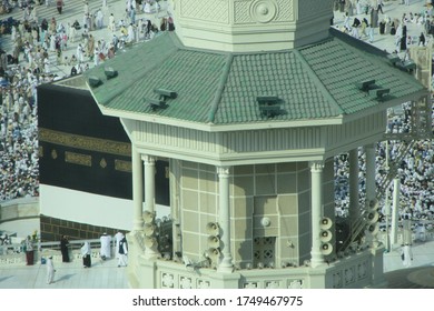 Thr Holy Mosque In Makkah