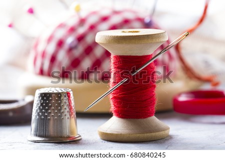 Thread needle button