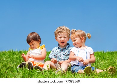 191,132 Baby Playing Outside Images, Stock Photos & Vectors | Shutterstock