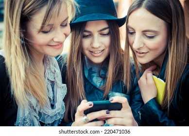 72,981 Friends candid Images, Stock Photos & Vectors | Shutterstock