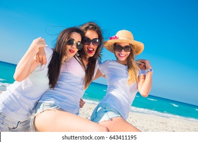 Three Cute Sexy Girls White Tshirts Stock Photo (Edit Now) 643411132