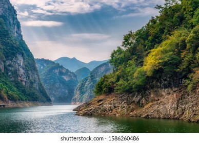 Three Gorges Of The Yangtze River, Wuxia Scenery.