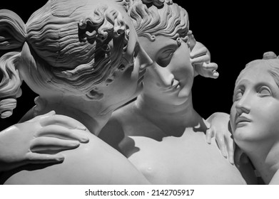 The Three Graces by Antonio Canova (1757-1822) ist eine neoklassische Skulptur aus Marmor, der drei mythologischen Grazen Rovereto, Trento - Italien, 30. März 2022
