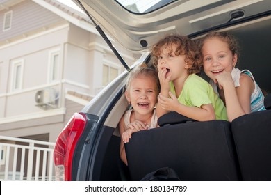 37,104 Family by car house Images, Stock Photos & Vectors | Shutterstock