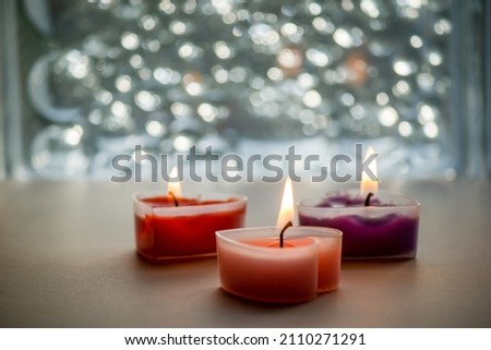 Three heart candles of three colors were lit, giving off a fragrant aroma.