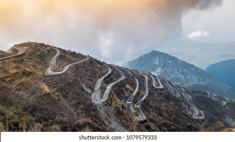Three Level Zigzag road is probably the most dizzying road in the world. Located in the Sikkim Indian state, in the Himalayan mountains, the road includes more than 100 hairpins in just 30km.