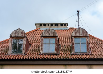Stockfoton Bilder Och Fotografier Med House Dormer Shutterstock