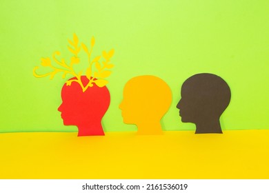  Three Paper Head, The First Chapter With Paper Flowers That Branch As An Illustration Of Creative Idea Creation, The Leader And His Team, Follow The Leader With The Idea