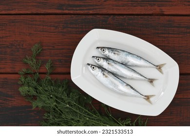 Tres pescados sardos 