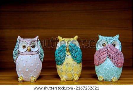 Three toy Owls sitting in three color, Hear no evil,see no evil, speak no evil.