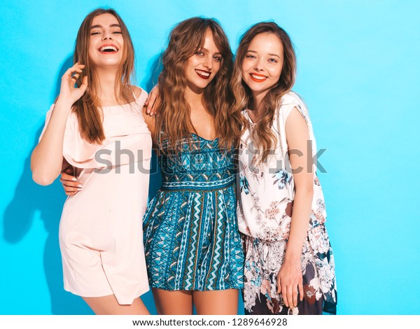 3 Teen Lesbians