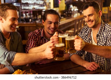 Happy Friends Group Drinking Beer Brewery Stock Photo 1069944086 ...