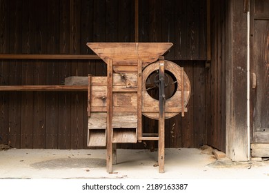 Threshing machine used in the past