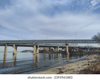 Throgs Neck Bridge divided in CLEARVIEW Expwy and Cross Island Parkway in Queens bound, by Little Bay Park 