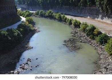 Tiber River Dried Up In Rome