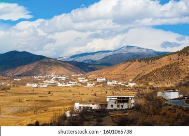 Tibetan Plateau scene- Tibetan House. Taken in the way from shangrila of Yunnan to Daocheng of Sichuan, China.