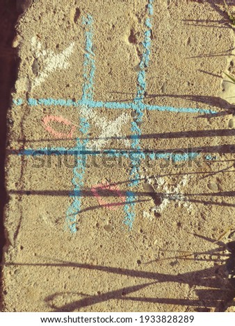 Tic tac toe with chalk on the ground