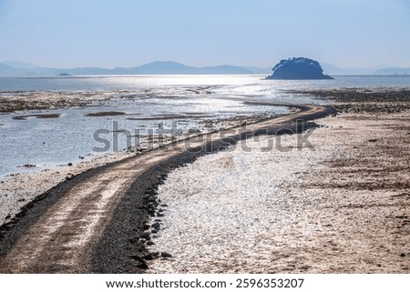Tidal flats and tidal paths that appear during low tide in the sea in front of Ungdo, Seosan-si, Chungcheongnam-do