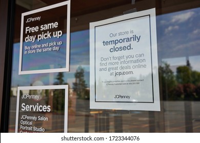 Tigard, OR, USA - May 5, 2020: A Temporary Closure Notice Is Seen At The Entrance To A Closed JCPenney Store In Tigard, A Suburb In The Portland Metro Area In Oregon.