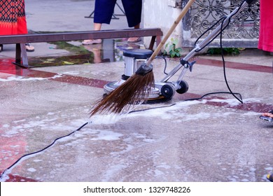 Imagenes Fotos De Stock Y Vectores Sobre Floor Scrubber