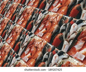 Tiled background - fish in red