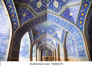 Tiled oriental arcs and pillars on Jame Abbasi mosque, Esfahan, Iran
