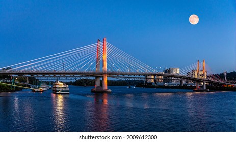 Tilikum Crossing, Bridge Of The People Over Willamette River In Portland, Oregon, United States.