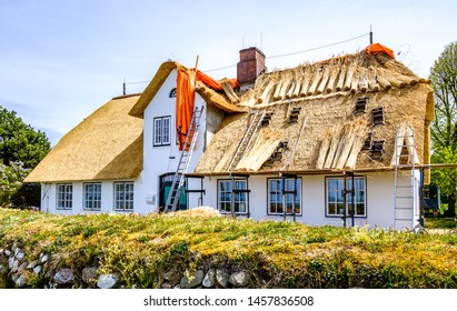 Tiling New Typical Thatched Roof House Stock Photo 1457836508 ...