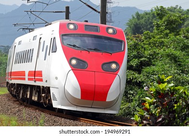 Tilting Train In Taiwan.