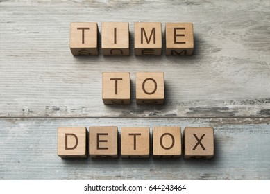Time To Detox text on a wooden cubes