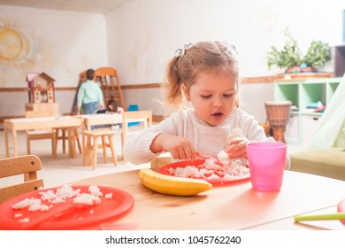 627 Kindergarten lunch time Images, Stock Photos & Vectors | Shutterstock