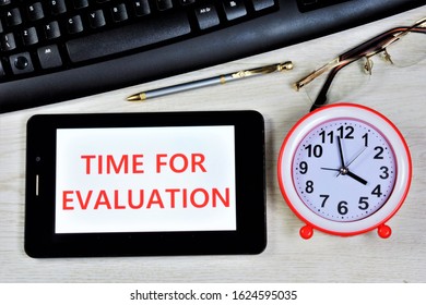 Time for evaluation is a concept of thinking that reflects the variability of things and events, establishing their significance. 