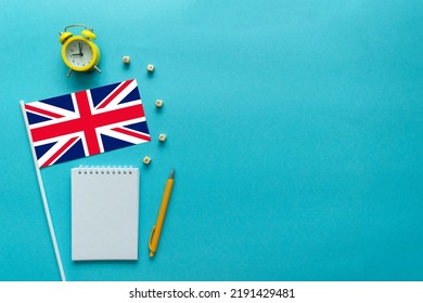 Time to learn foreign language. Flat composition for English courses with space for text