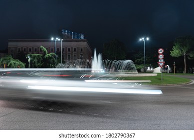 Timelapse View Of The Traffic On The Square Around The Fountain. Urban Roundabout In The Italian City Of Brescia.Time Lapse.