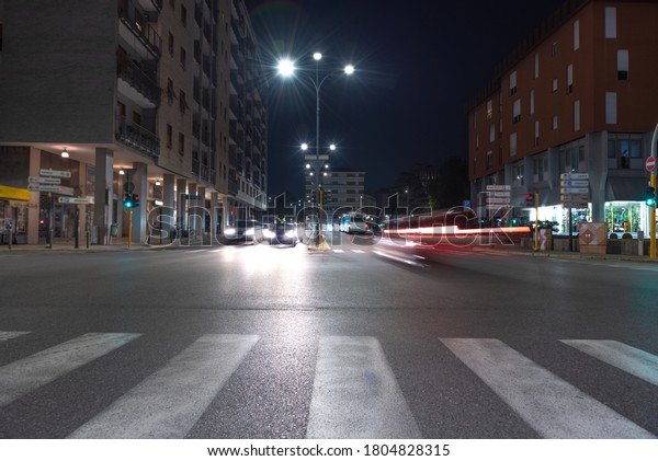 Timelapse\
view of traffic at an urban night intersection. Urban movement in\
the Italian city in the evening.Time\
Lapse.